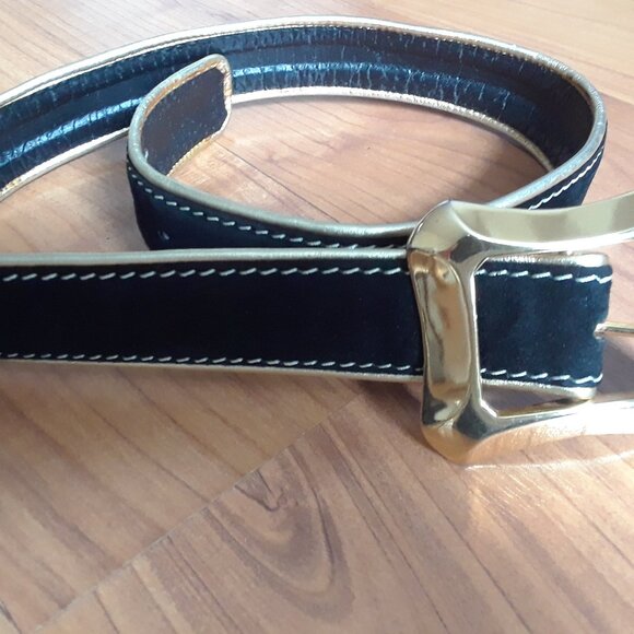 Black Faux Suede Belt With Large Gold Tone Buckle - Picture 4 of 9